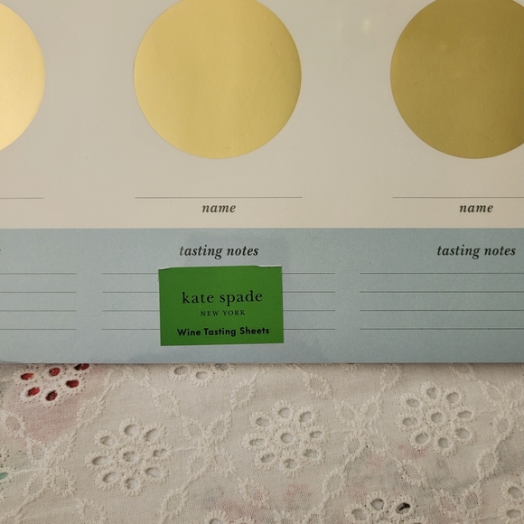 Kate Spade Wine Tasting Sheets with Gold Accents - Picture 5 of 5